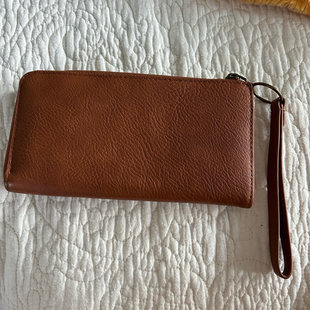 Universal Thread, Wraparound Zip Wallet/Wristlet - image 2